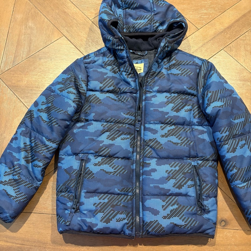 Roebuck & Co puffer jacket camo Size Small for boys